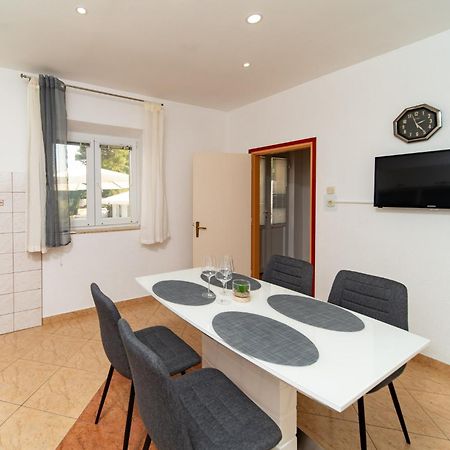 Apartments Lores Rab Town Bagian luar foto