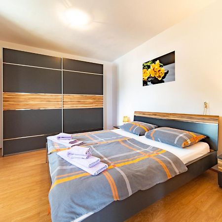 Apartments Lores Rab Town Bagian luar foto