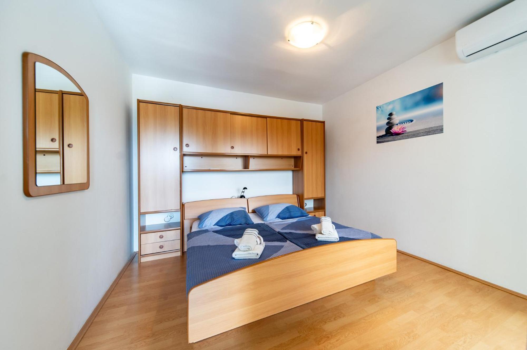 Apartments Lores Rab Town Bagian luar foto