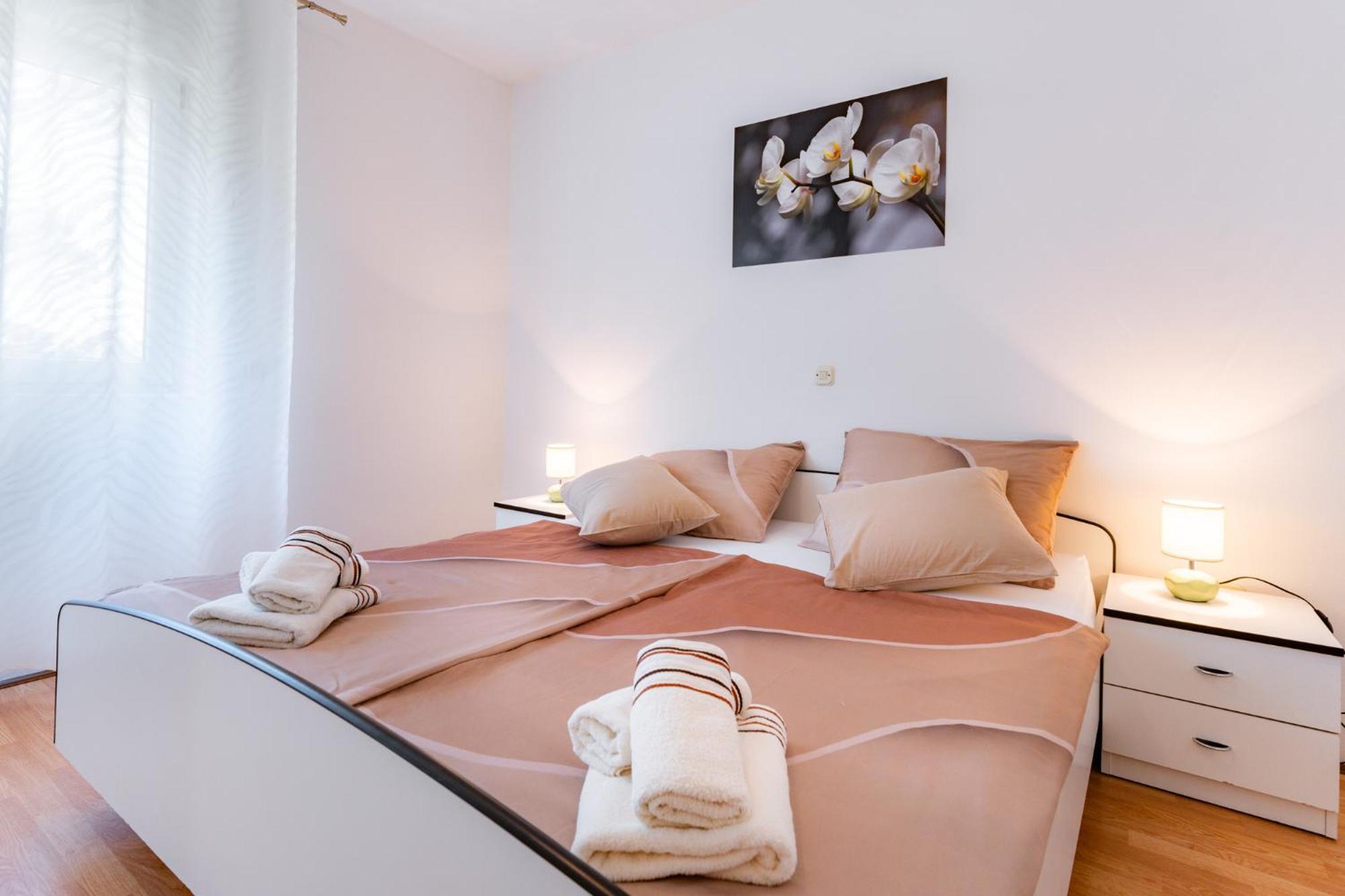 Apartments Lores Rab Town Bagian luar foto