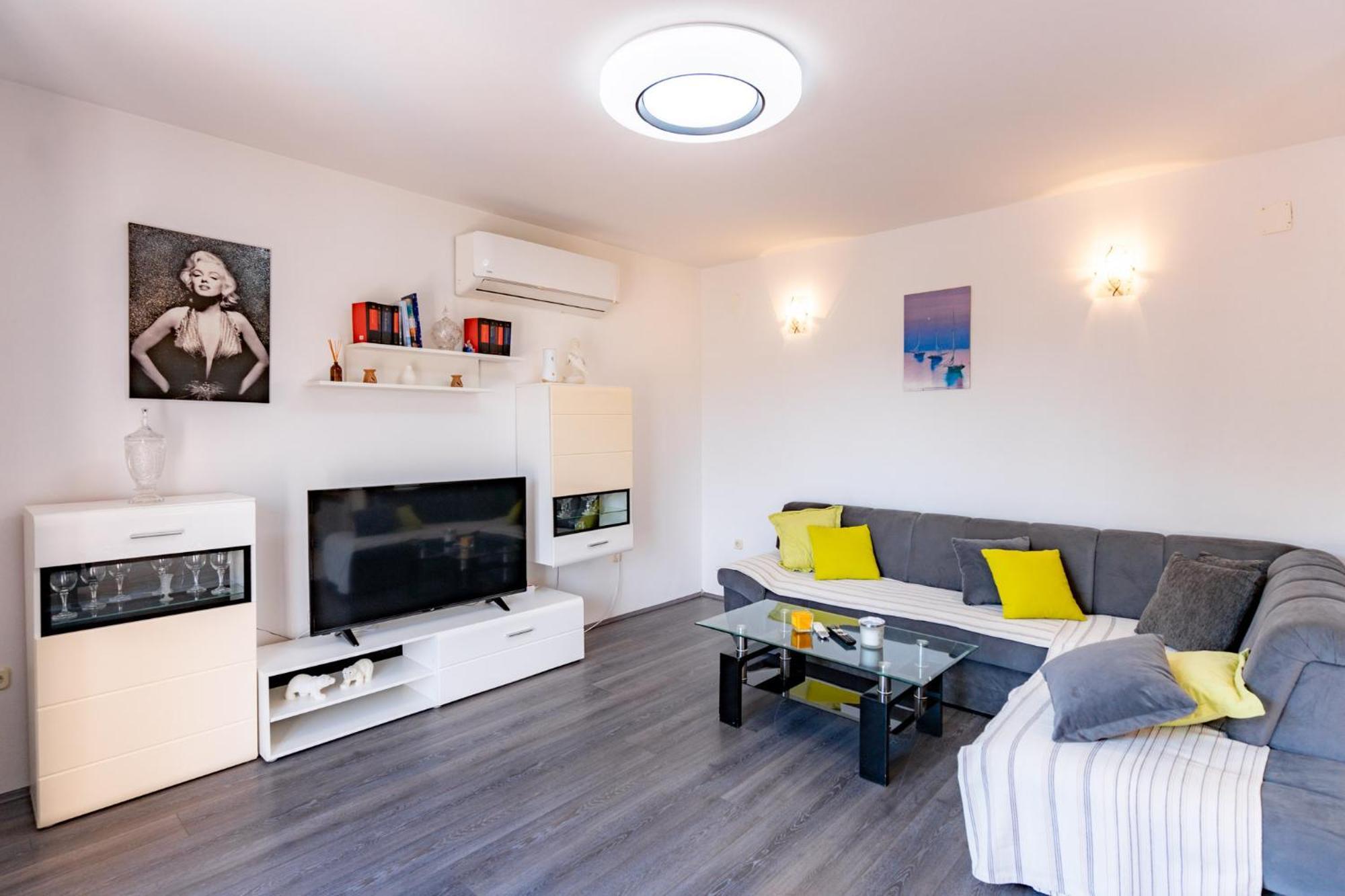 Apartments Lores Rab Town Bagian luar foto