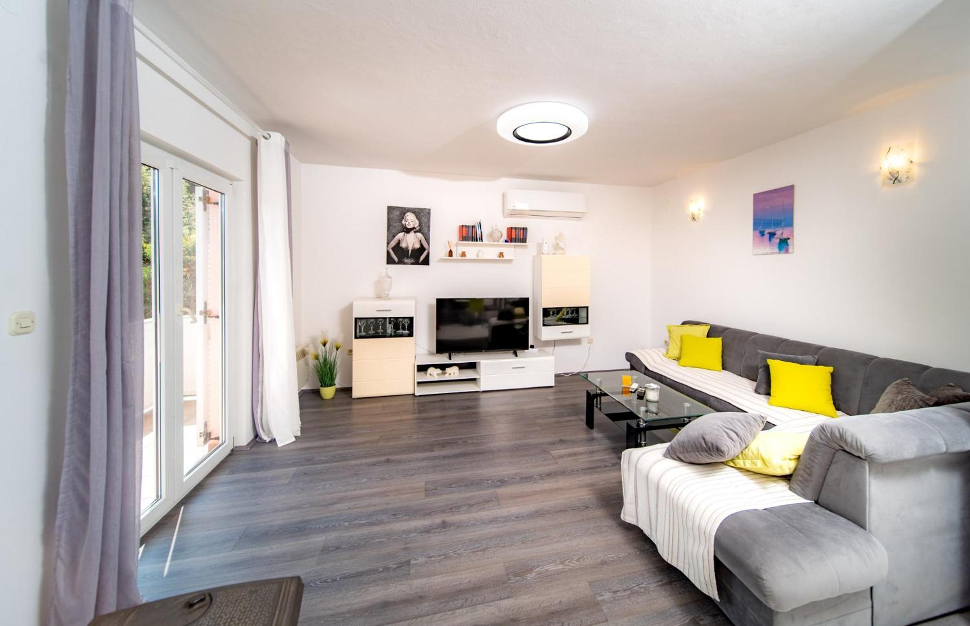 Apartments Lores Rab Town Bagian luar foto