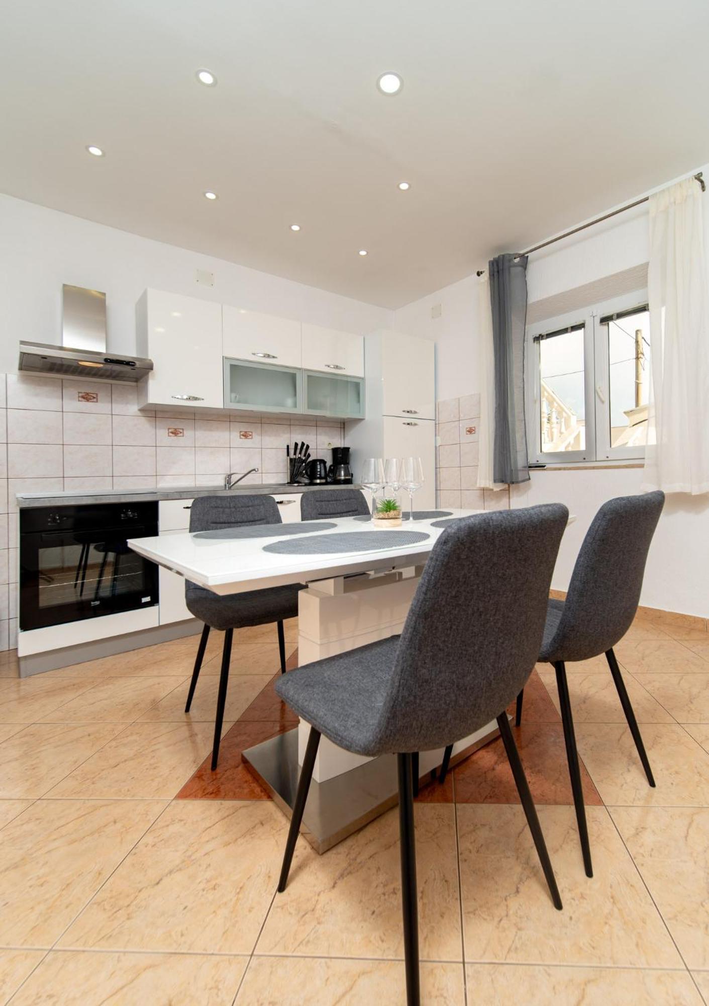 Apartments Lores Rab Town Bagian luar foto