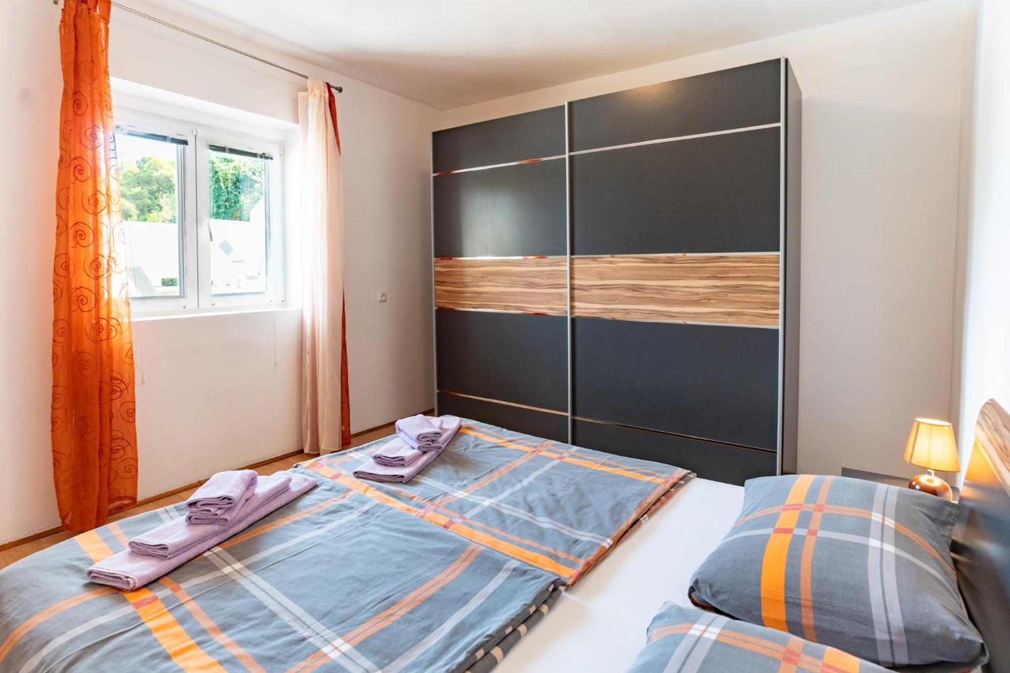 Apartments Lores Rab Town Bagian luar foto