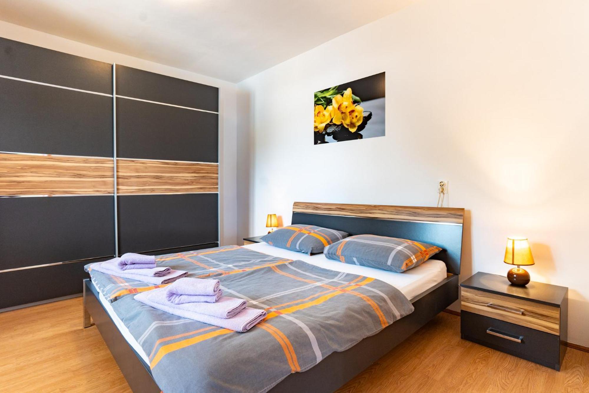Apartments Lores Rab Town Bagian luar foto