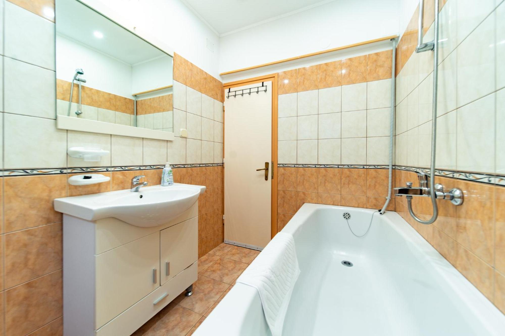 Apartments Lores Rab Town Bagian luar foto