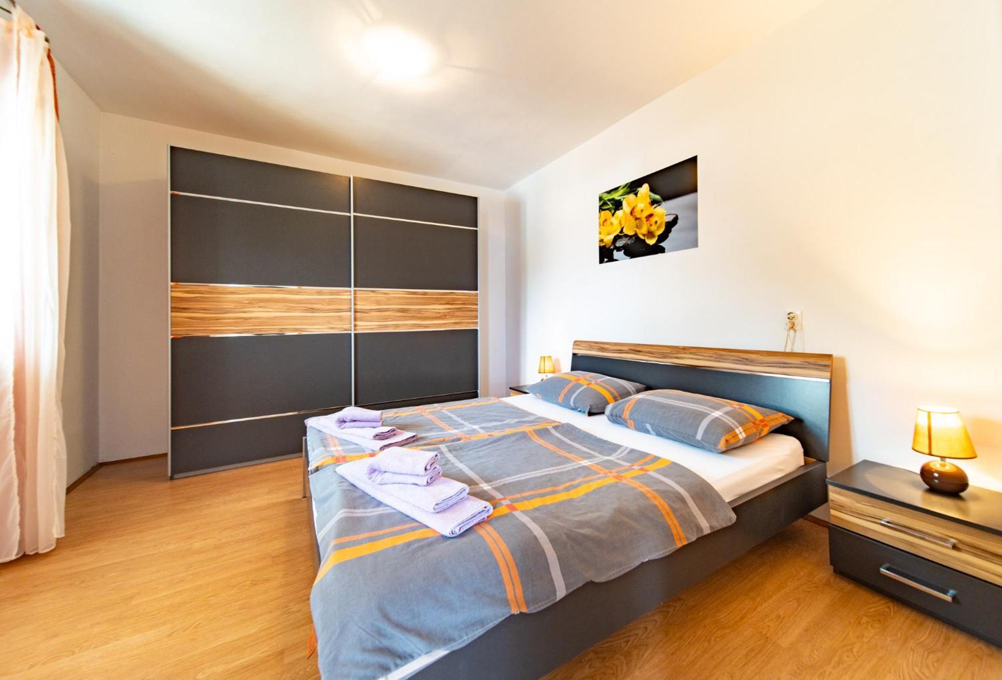 Apartments Lores Rab Town Bagian luar foto