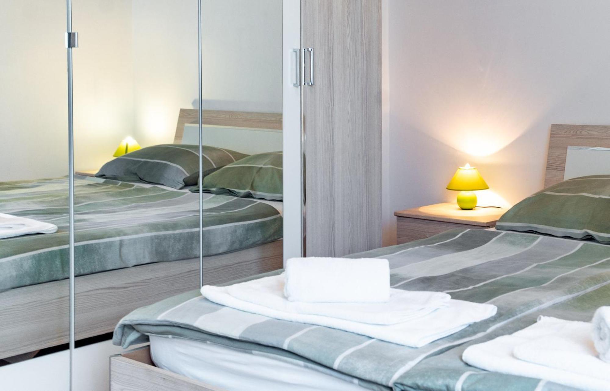 Apartments Lores Rab Town Bagian luar foto