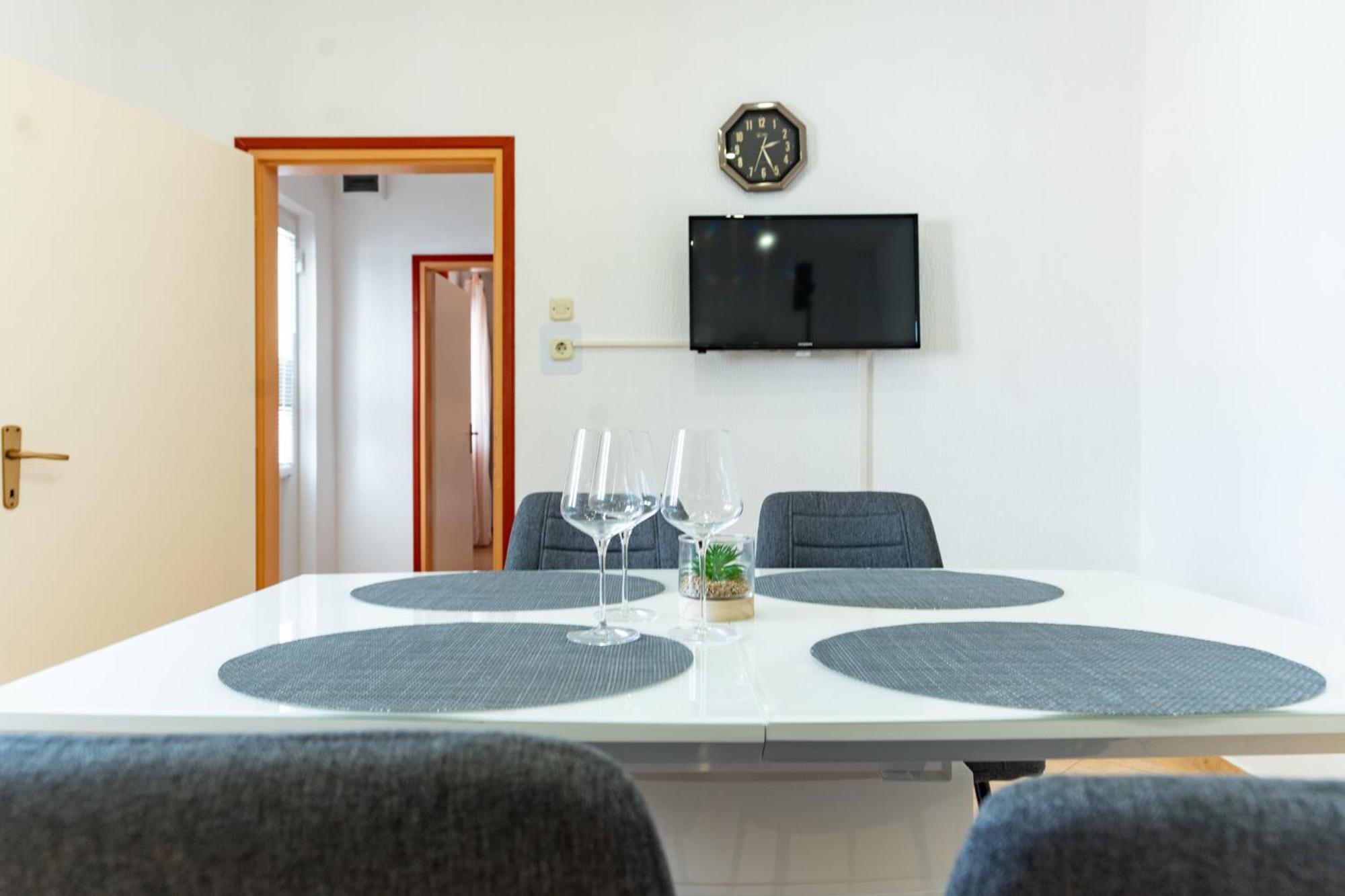 Apartments Lores Rab Town Bagian luar foto
